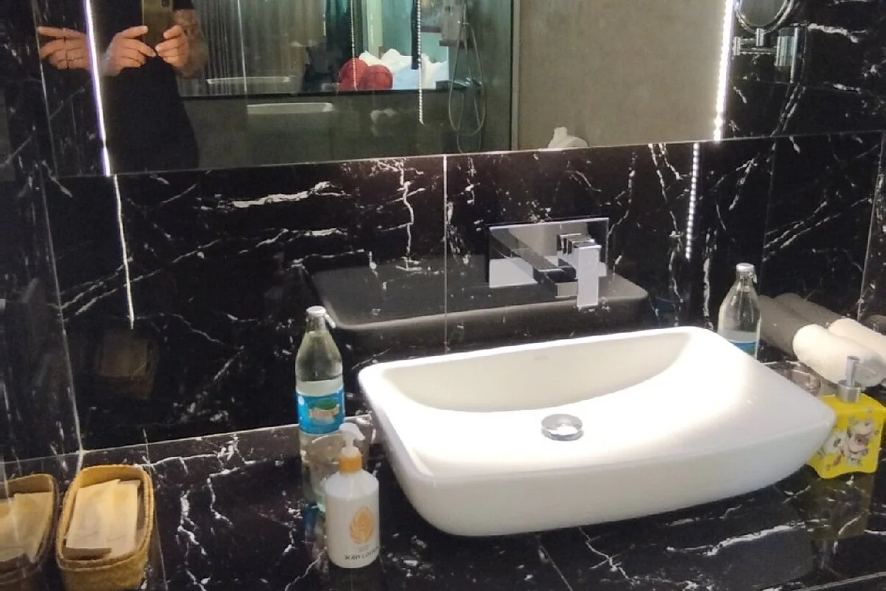 Lao Poet Hotel — rooms and atmosphere