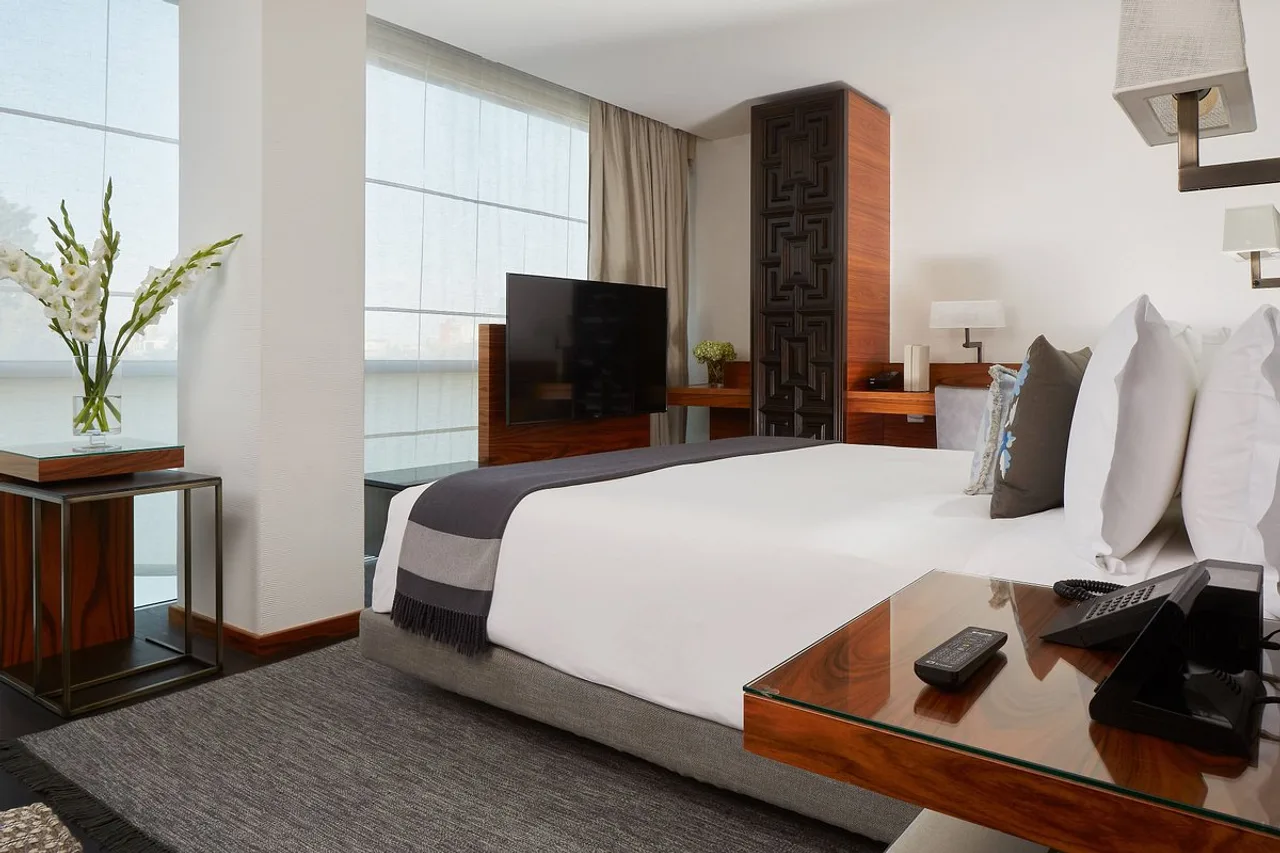 Las Alcobas, A Luxury Collection Hotel — rooms and atmosphere