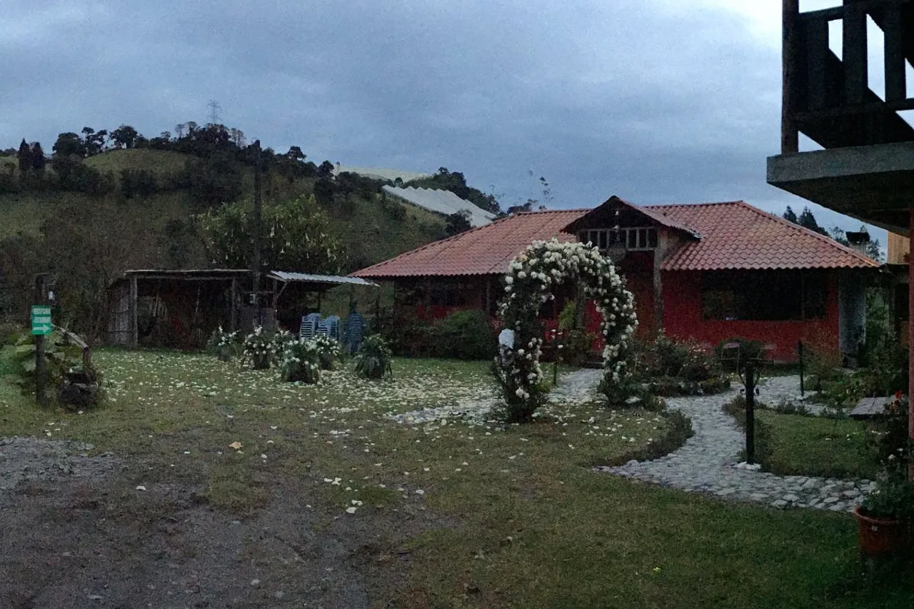 Las Orquideas Runtun Lodge — ภาพห้องพักและบรรยากาศ