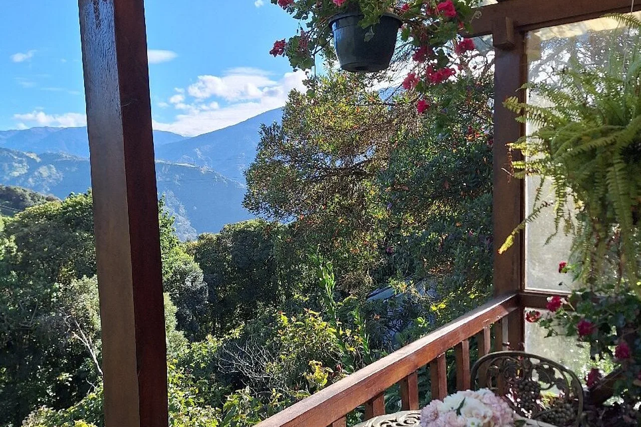 Las Orquideas Runtun Lodge — ภาพห้องพักและบรรยากาศ