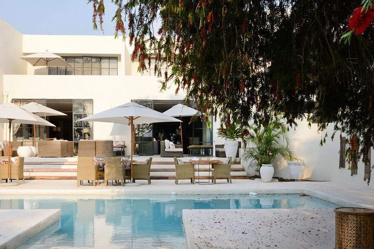 Latitude 15 Degrees Hotel — ภาพห้องพักและบรรยากาศ