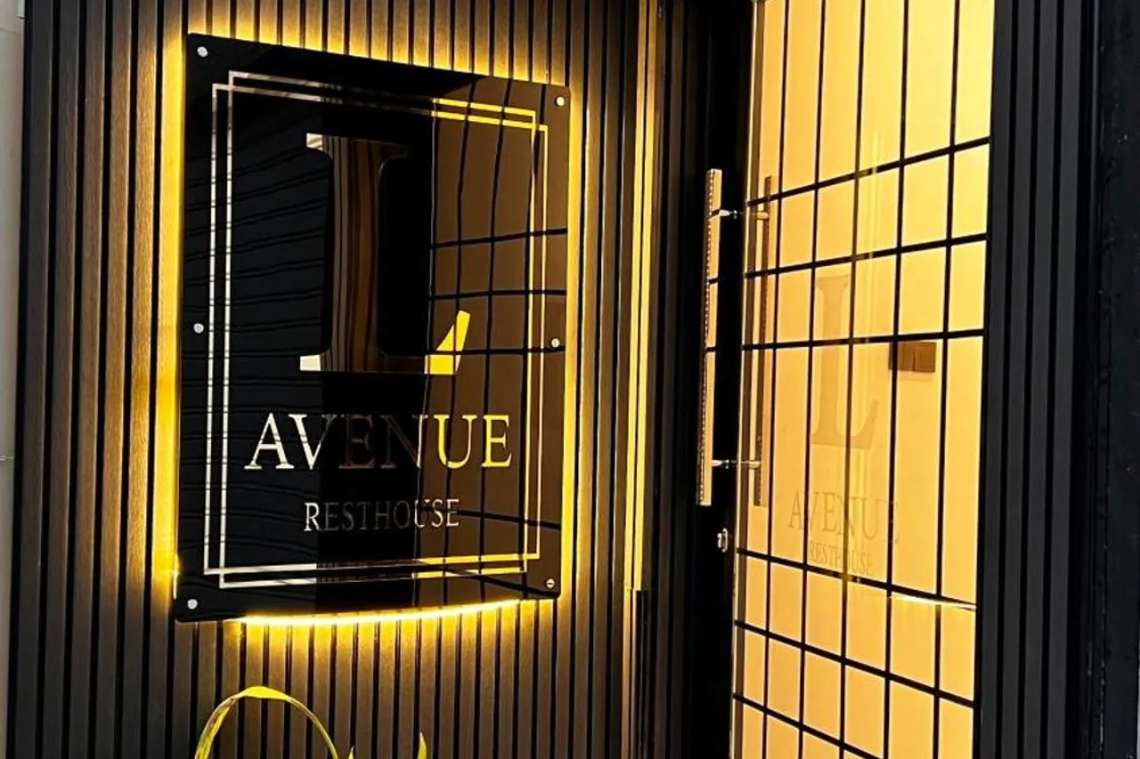 LAVENUE Hotel — นิซวา