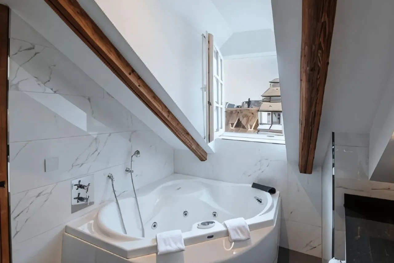 Hôtel & Spa Le Bouclier d'Or — rooms and atmosphere