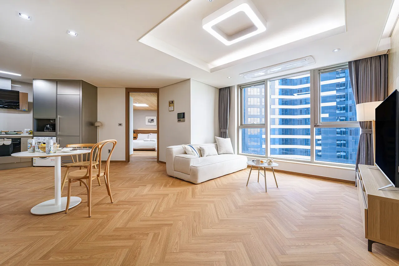 Le Collective Busan Station — rooms and atmosphere