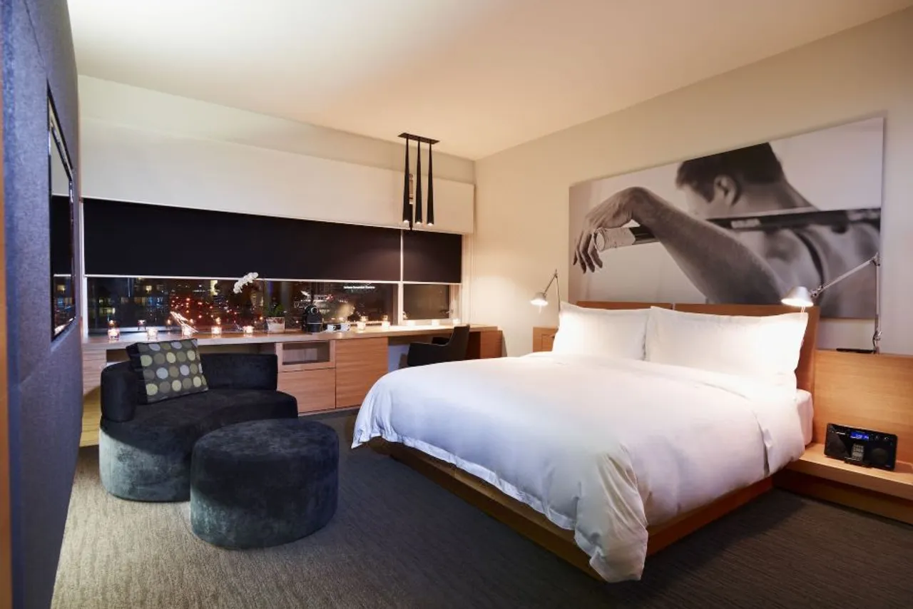 Le Germain Hotel Toronto Maple Leaf Square — rooms and atmosphere