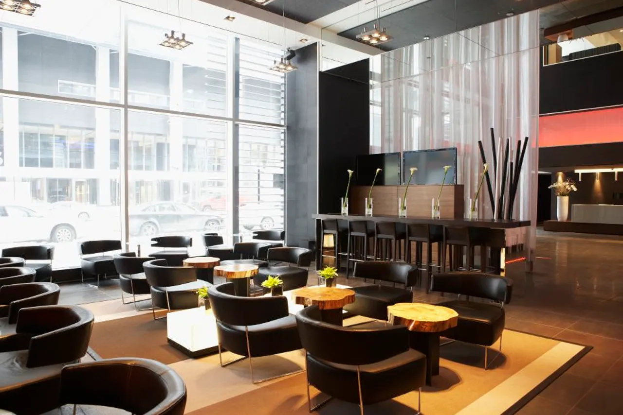 Le Germain Hotel Toronto Maple Leaf Square — rooms and atmosphere