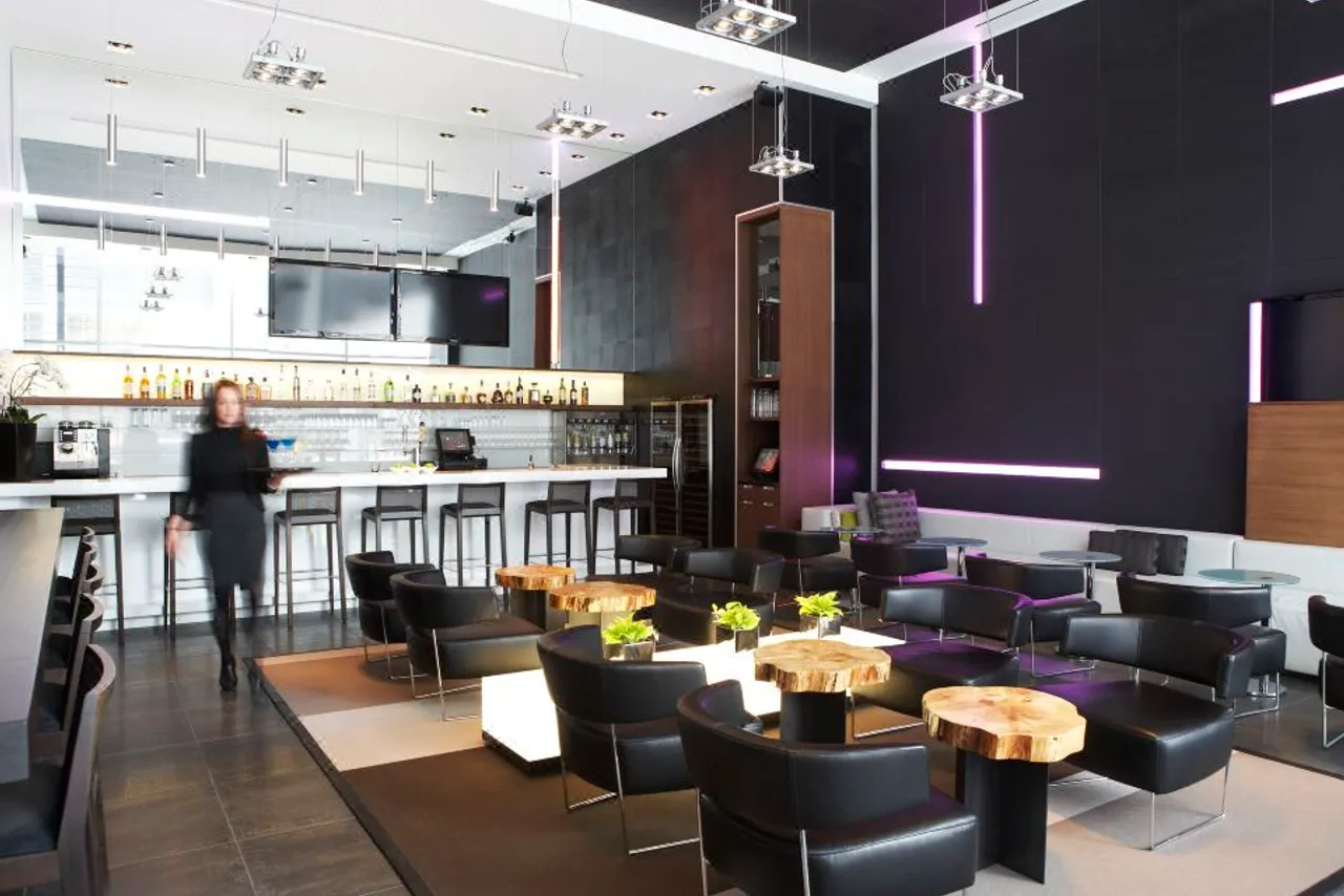 Le Germain Hotel Toronto Maple Leaf Square — rooms and atmosphere