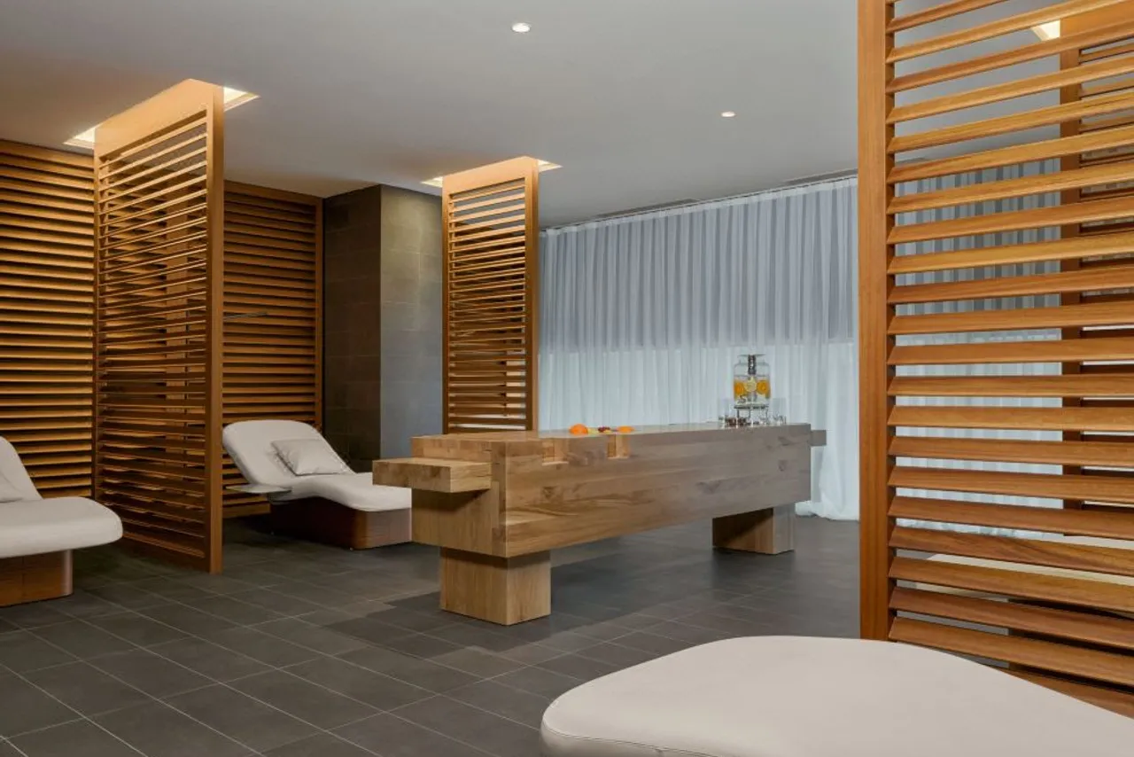 Le Meridien Batumi — ภาพห้องพักและบรรยากาศ