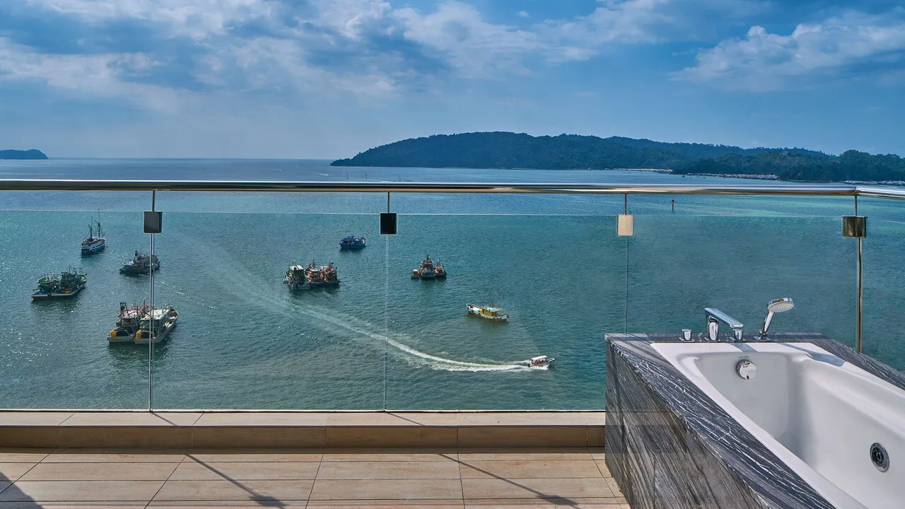 Le Méridien Kota Kinabalu — rooms and atmosphere