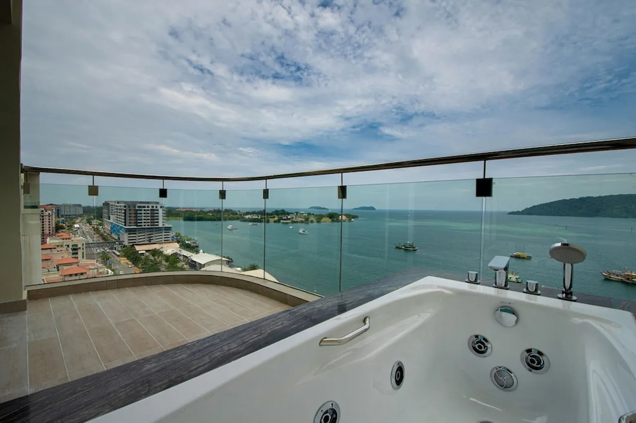 Le Méridien Kota Kinabalu — rooms and atmosphere