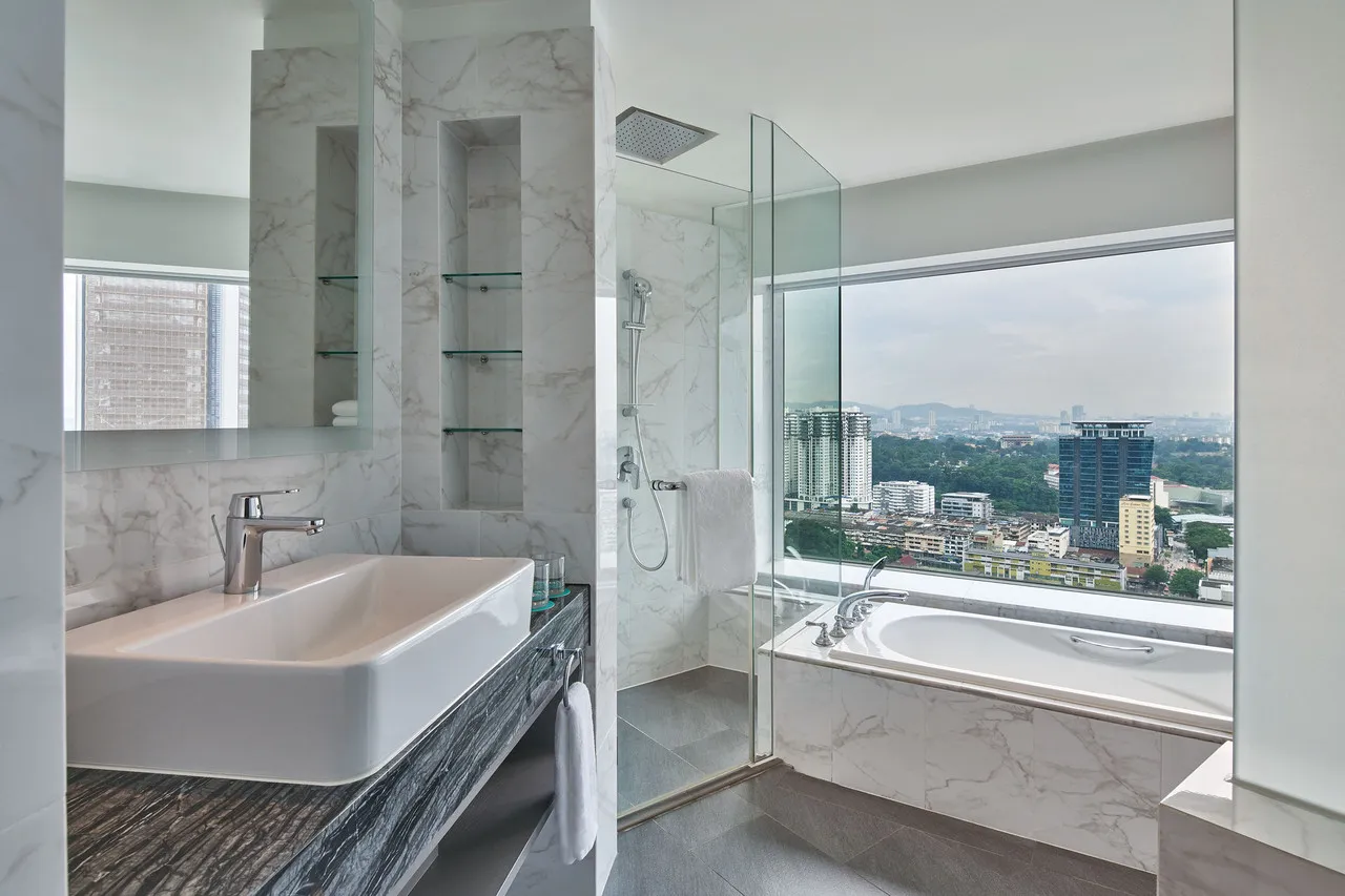 Le Méridien Kuala Lumpur — rooms and atmosphere