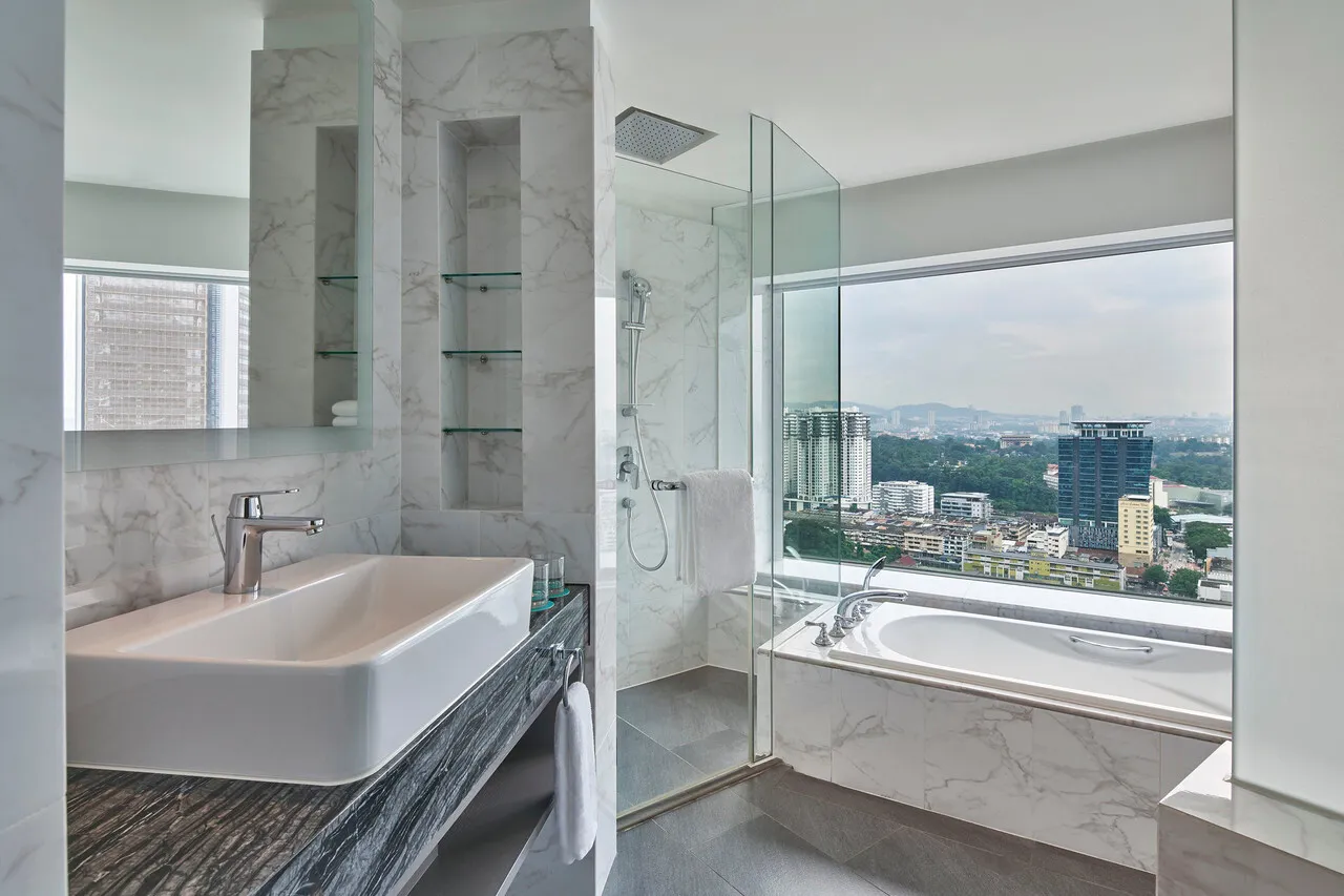 Le Méridien Kuala Lumpur — rooms and atmosphere