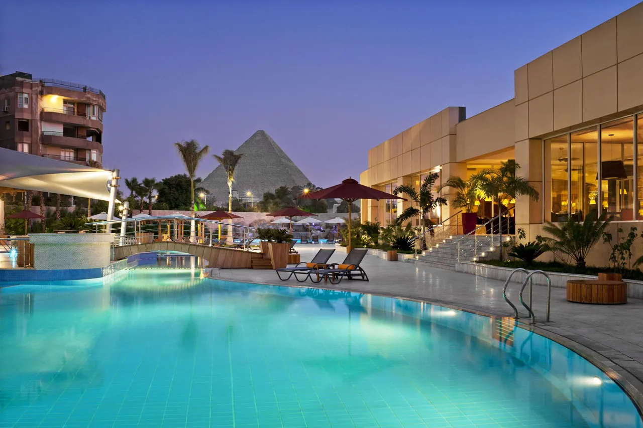 Le Méridien Pyramids Hotel & Spa — rooms and atmosphere