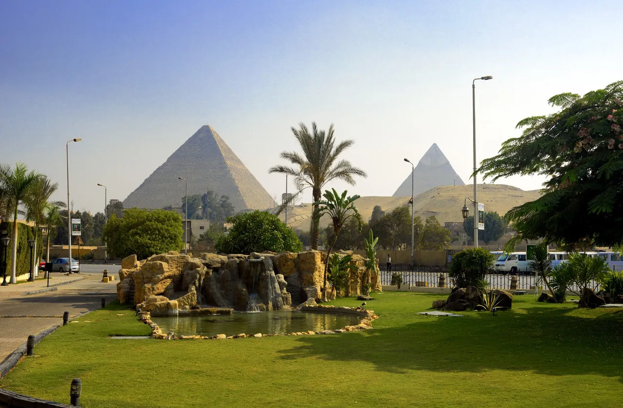 Le Méridien Pyramids Hotel & Spa — rooms and atmosphere