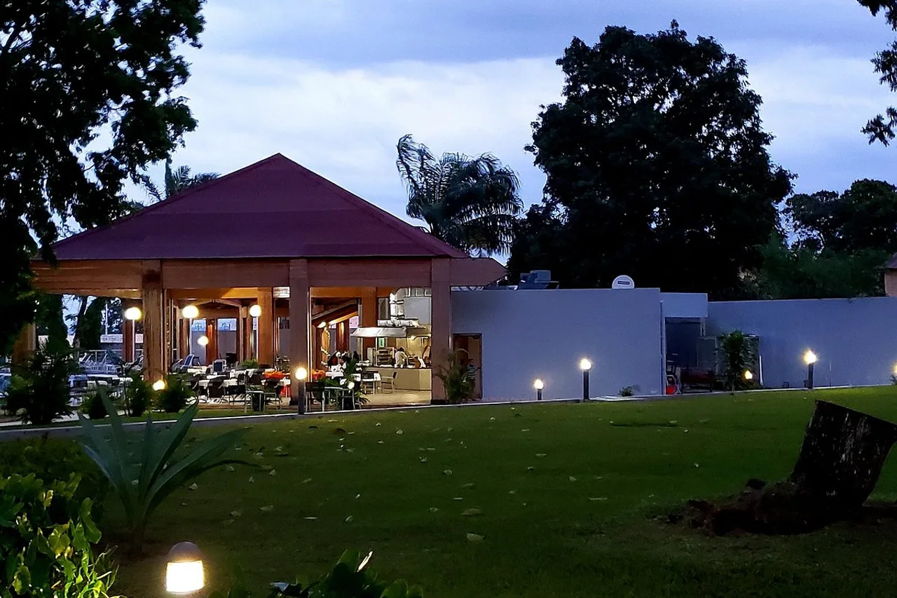 Ledger Plaza Maya Maya — โรงแรมในบราซซาวีล