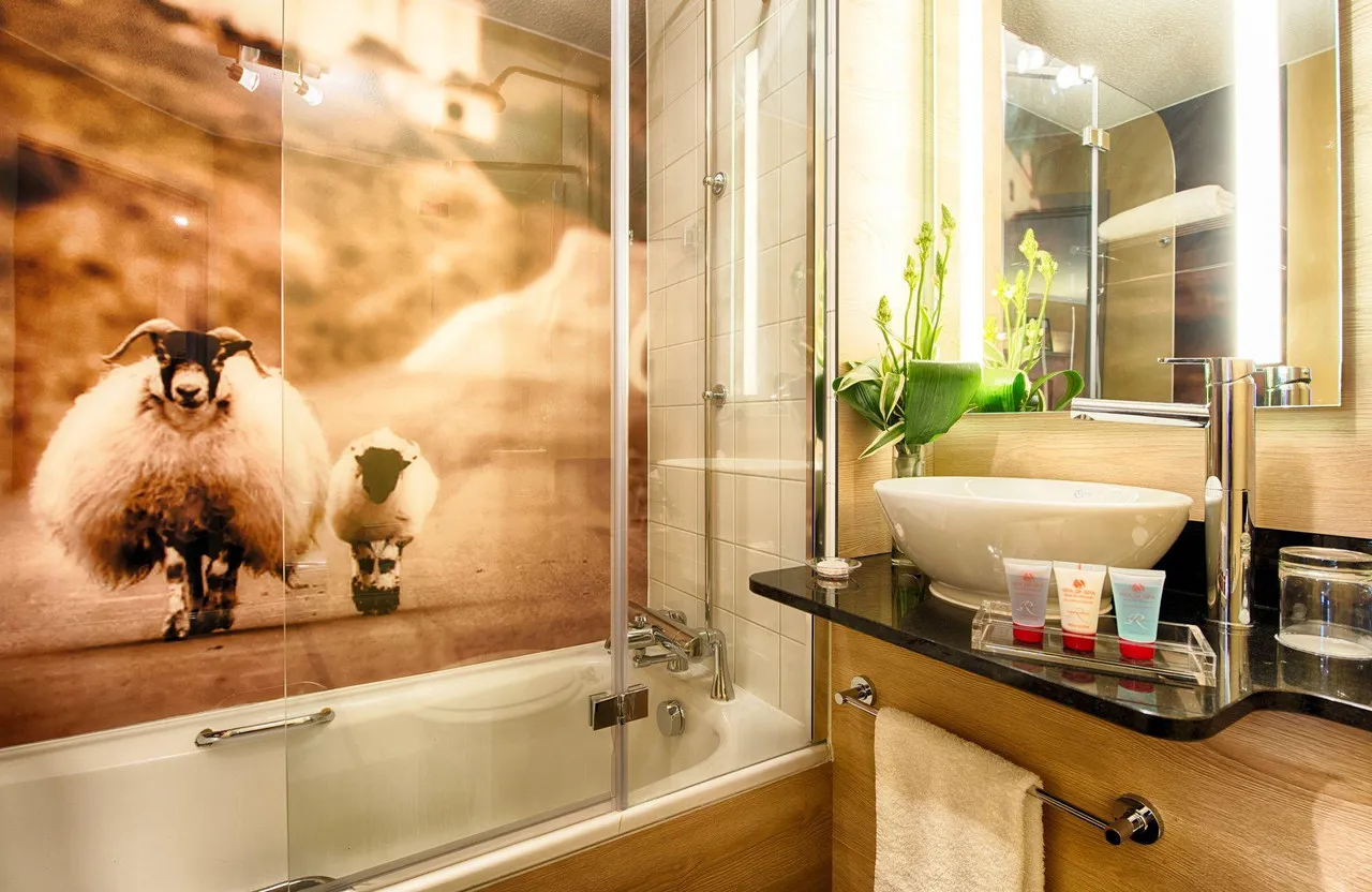 Leonardo Royal Hotel Edinburgh Haymarket — rooms and atmosphere