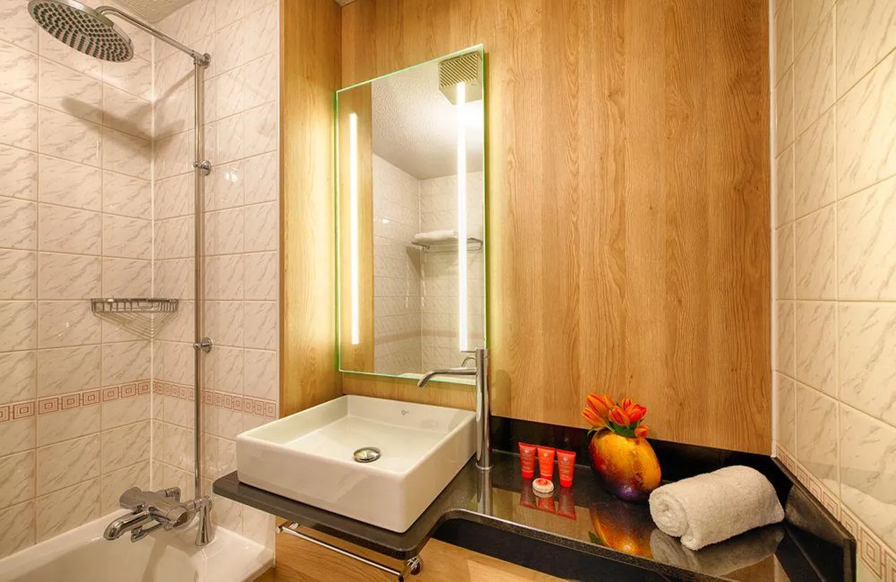Leonardo Royal Hotel Edinburgh Haymarket — rooms and atmosphere