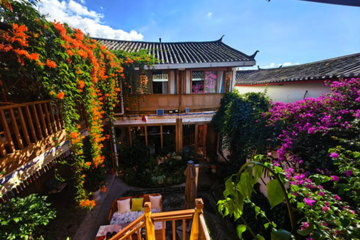 Lijiang Sunshine Nali Inn — rooms and atmosphere