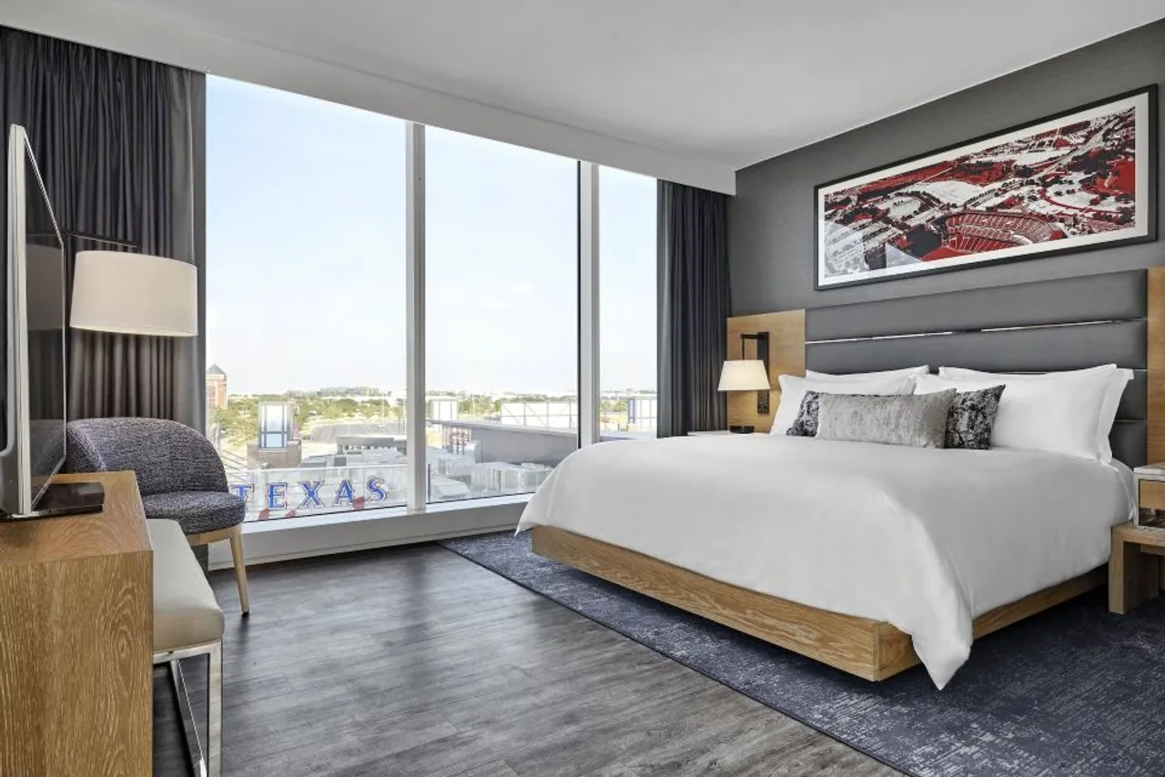 Live! by Loews - Arlington, TX — ภาพห้องพักและบรรยากาศ