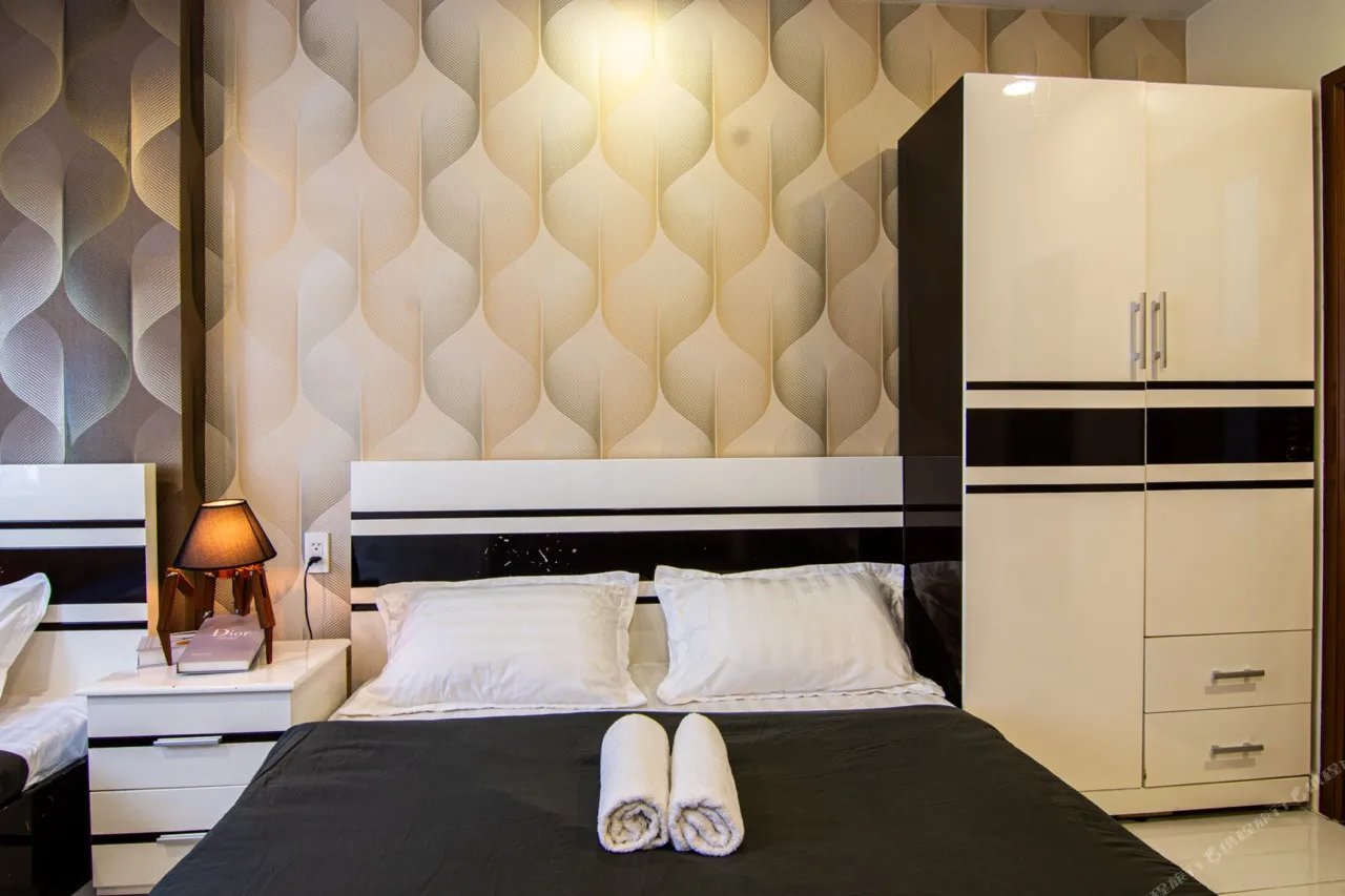 Local Home Pham Ngu Lao — rooms and atmosphere