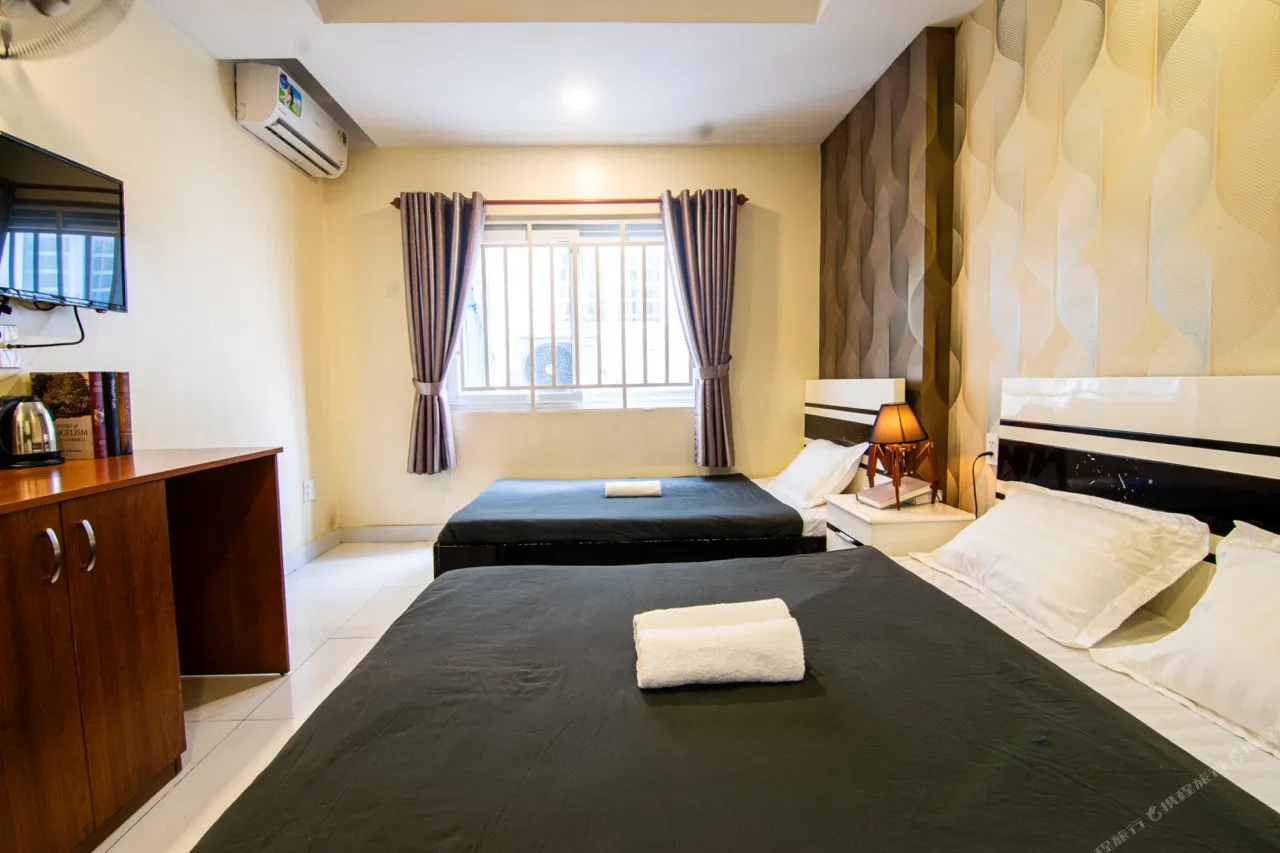 Local Home Pham Ngu Lao — rooms and atmosphere