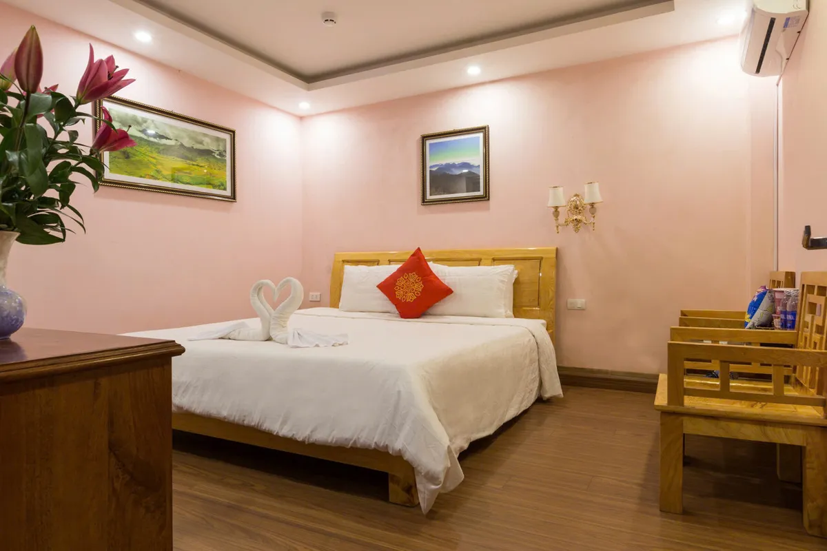 London Sapa Hotel — rooms and atmosphere