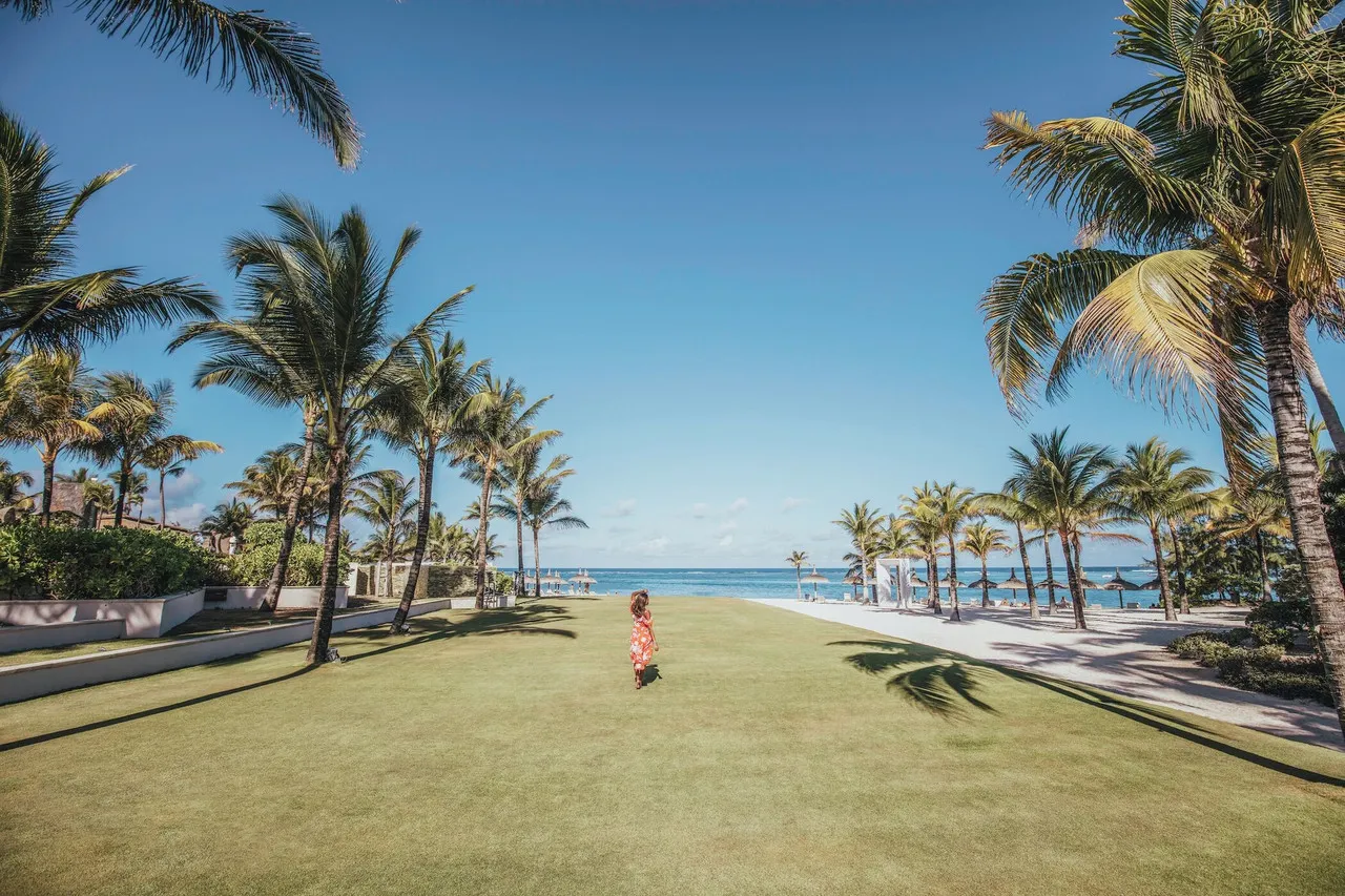 Long Beach Mauritius — rooms and atmosphere