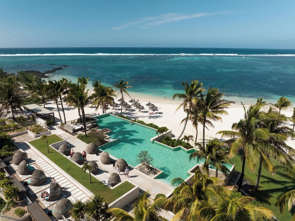 Long Beach Mauritius — rooms and atmosphere