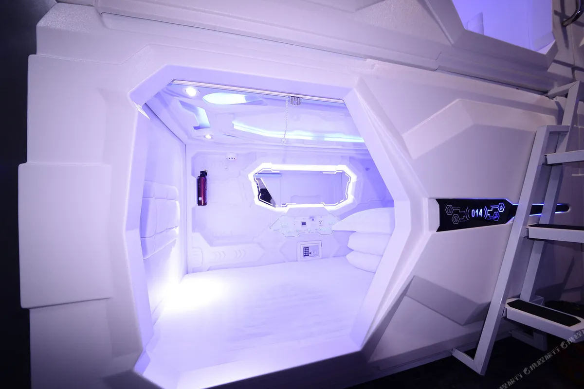 Longmen Capsule Youth Hostel Harbin — rooms and atmosphere