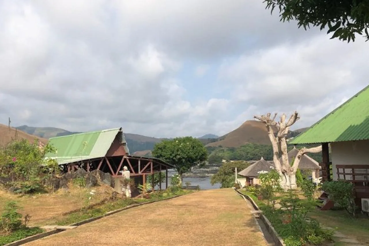 Lopé Hôtel — ภาพห้องพักและบรรยากาศ