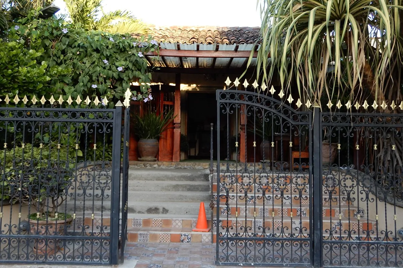Los Robles Charming Colonial Boutique Hotel — rooms and atmosphere