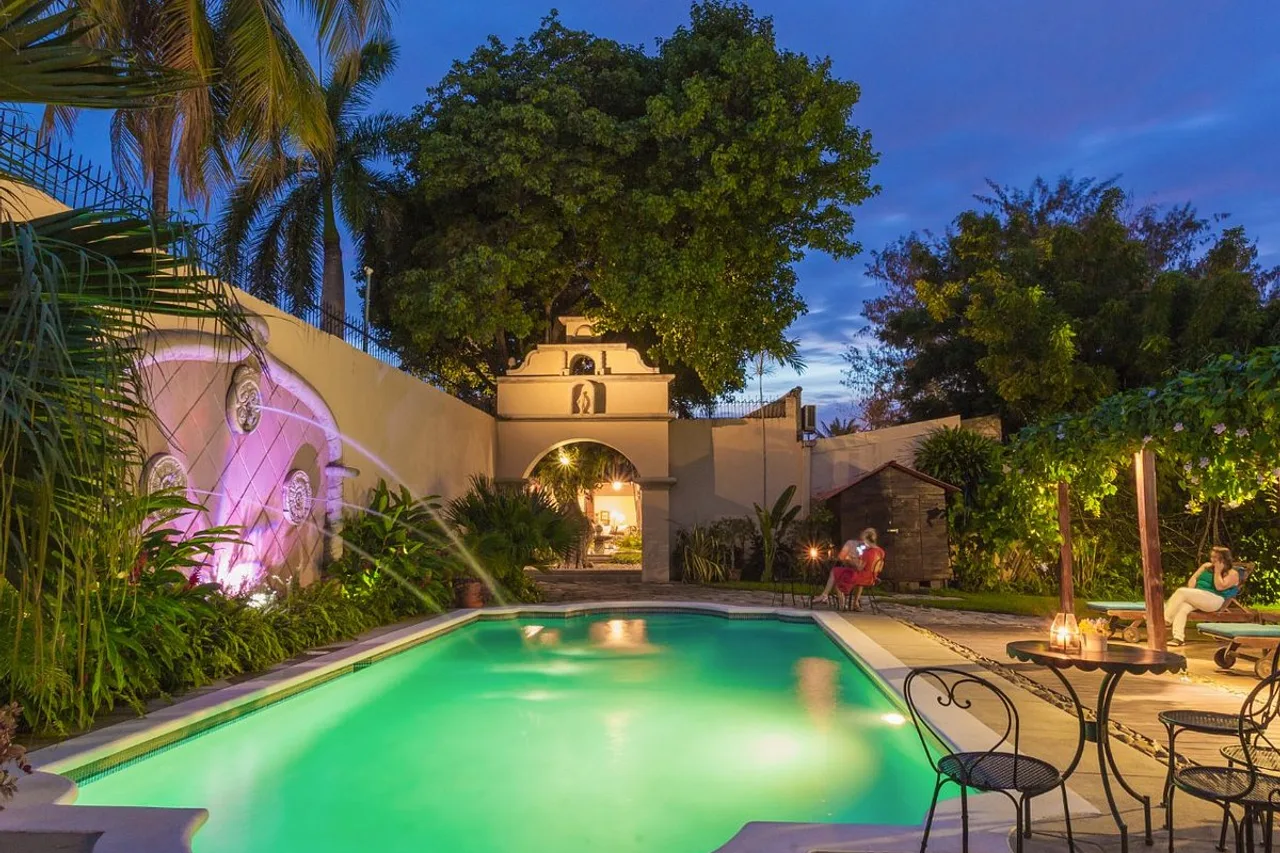 Los Robles Charming Colonial Boutique Hotel — rooms and atmosphere