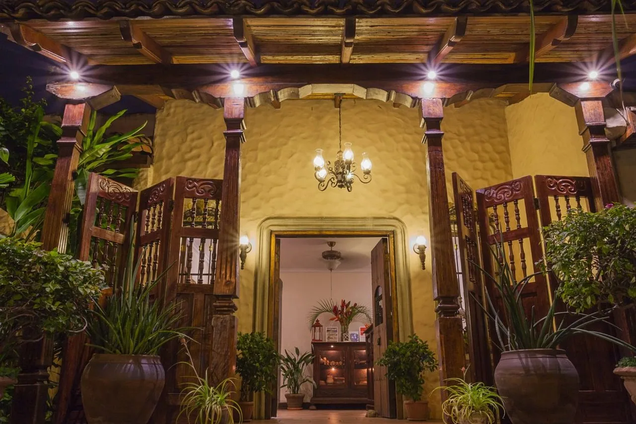 Los Robles Charming Colonial Boutique Hotel — rooms and atmosphere