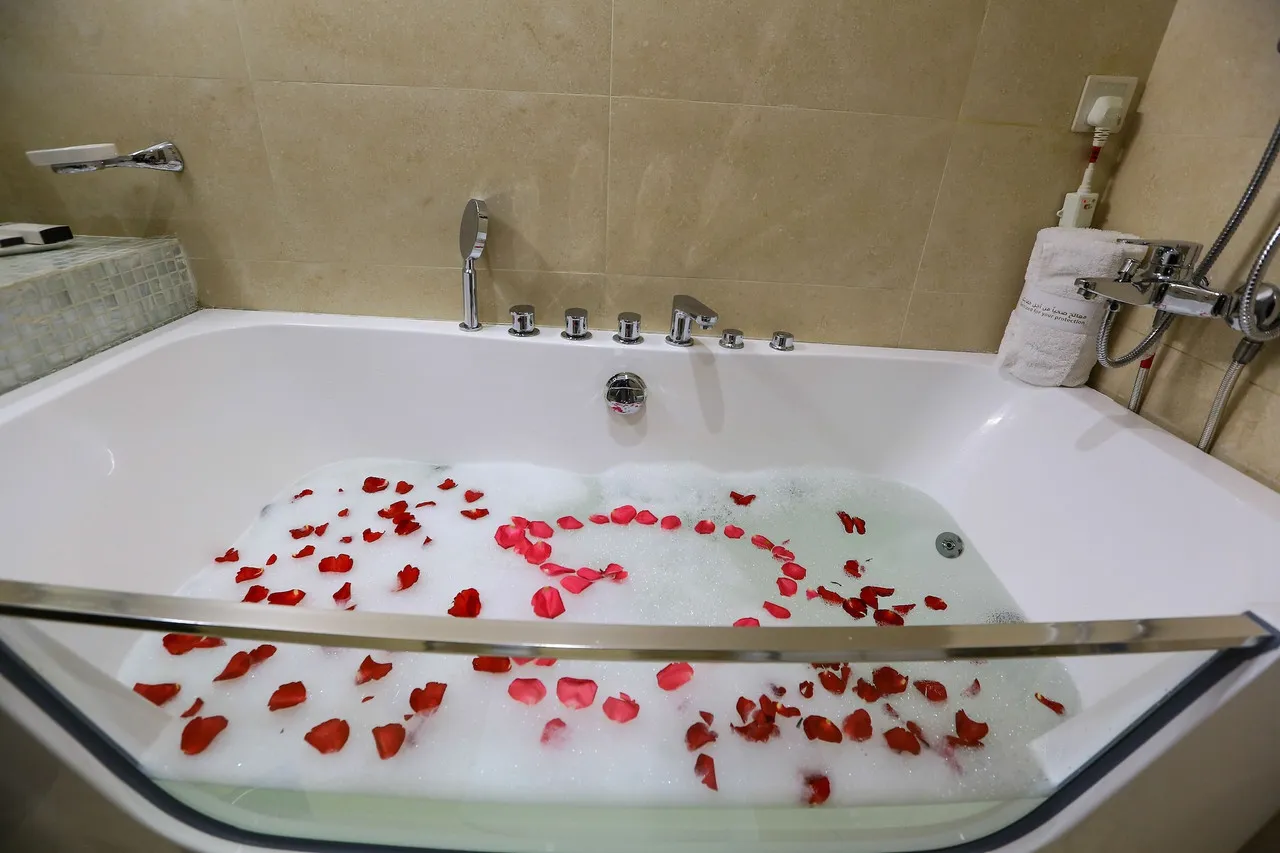 Lotaz Hotel Suites — rooms and atmosphere