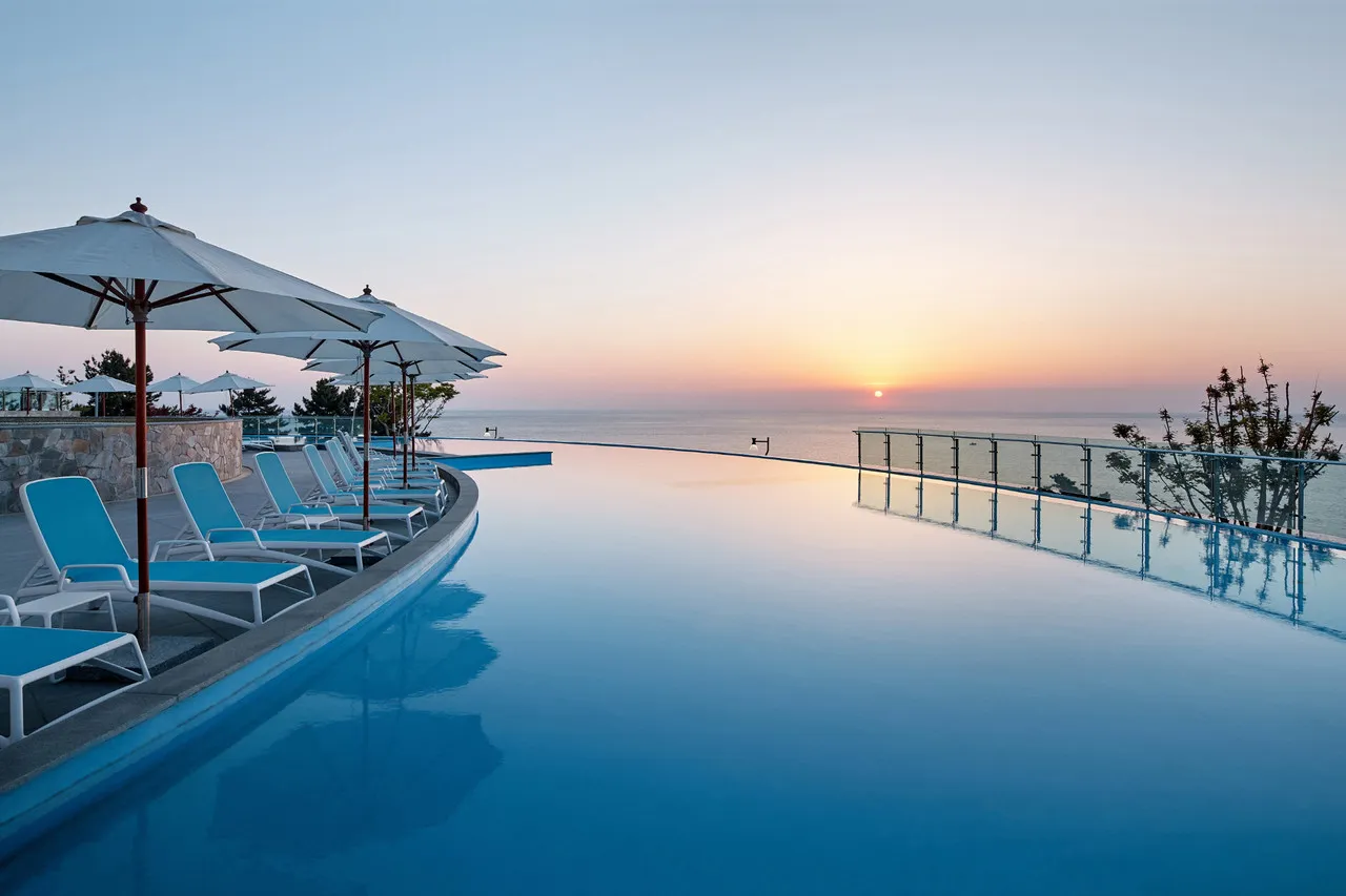 Lotte Resort Sokcho — rooms and atmosphere