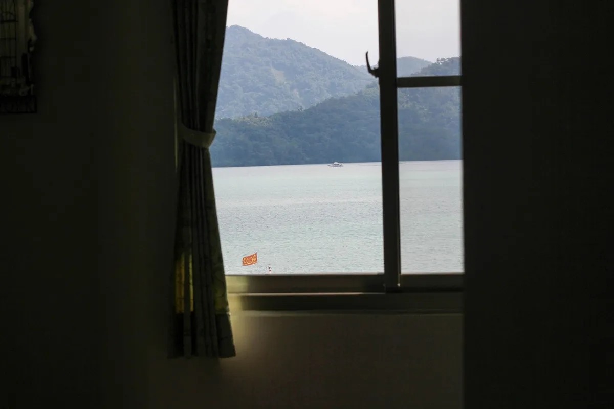 Love Home Lake Hotel — rooms and atmosphere
