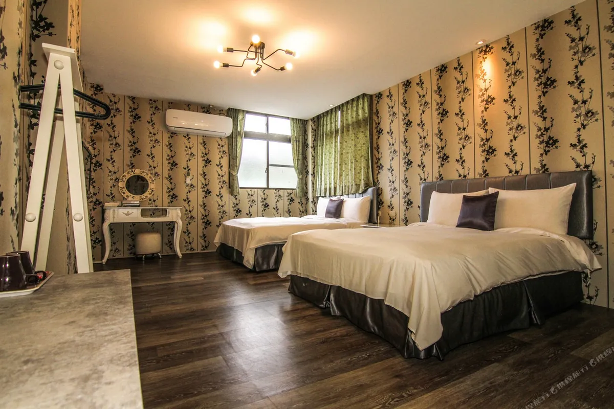 Love Home Lake Hotel — rooms and atmosphere