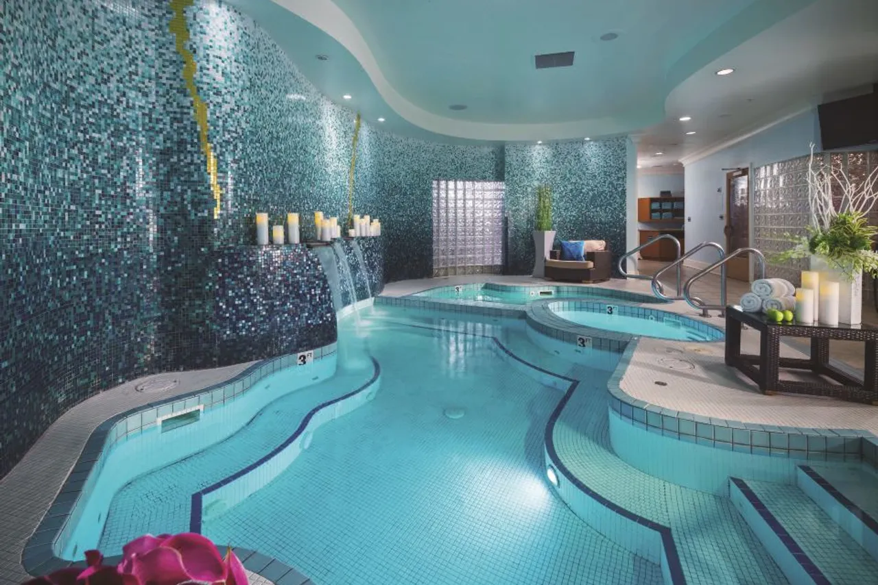 Luxor Hotel & Casino — rooms and atmosphere