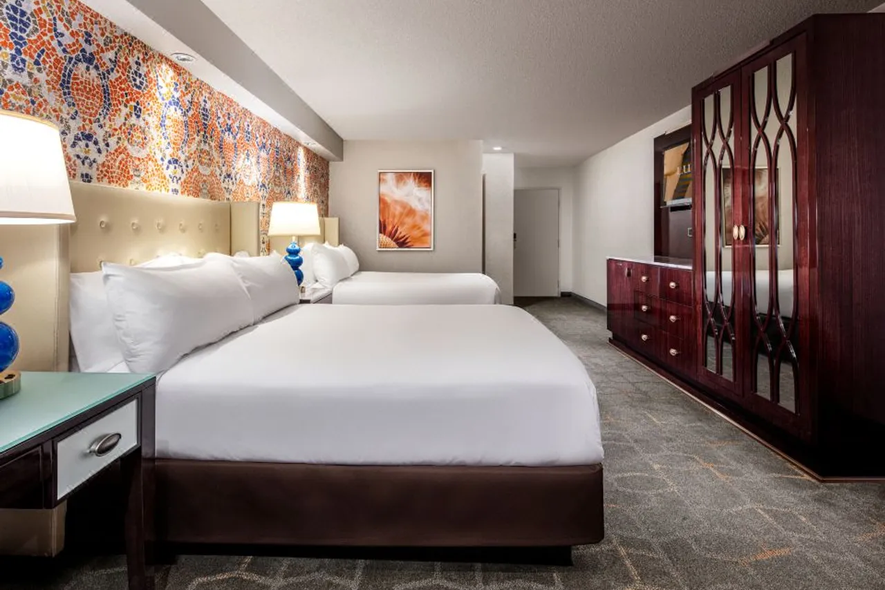 Luxor Hotel & Casino — rooms and atmosphere