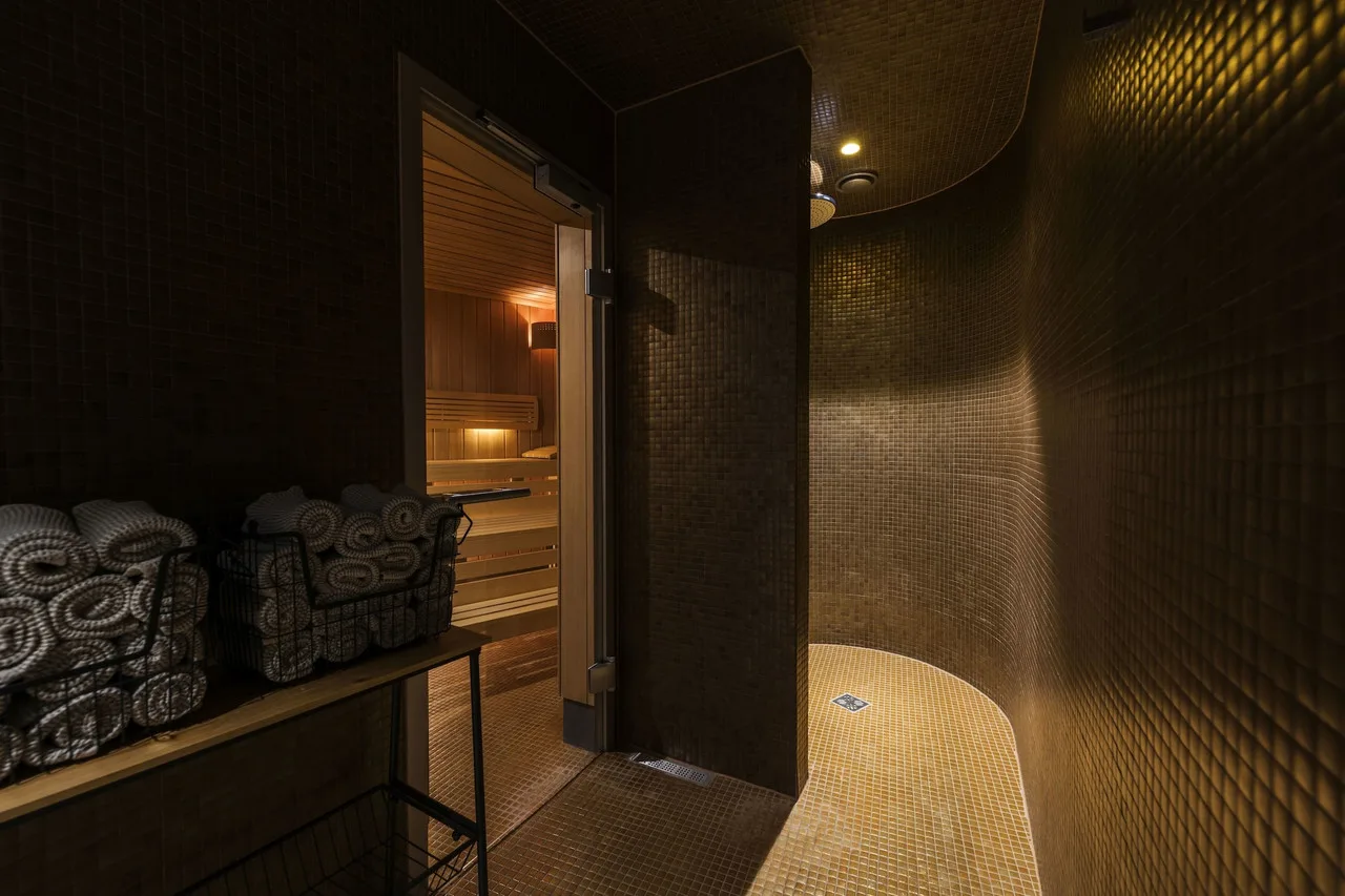 Lydia Hotel — ภาพห้องพักและบรรยากาศ