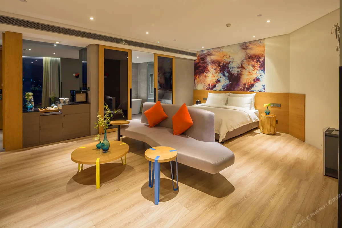 M Hotel Zhengzhou — rooms and atmosphere