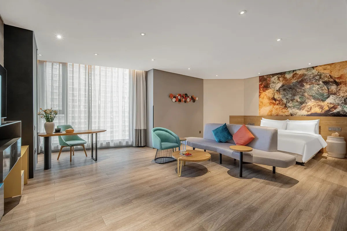 M Hotel Zhengzhou — rooms and atmosphere