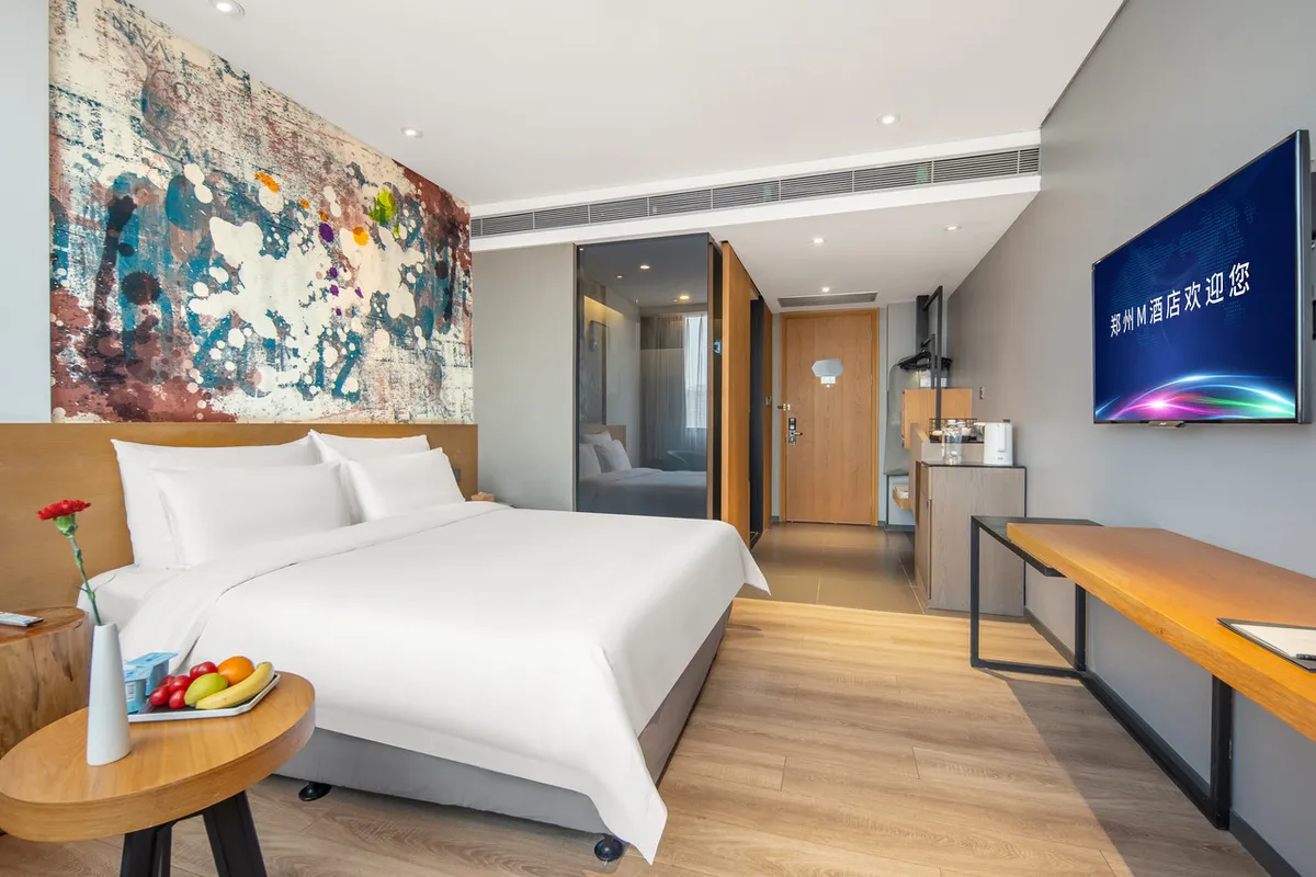 M Hotel Zhengzhou — rooms and atmosphere