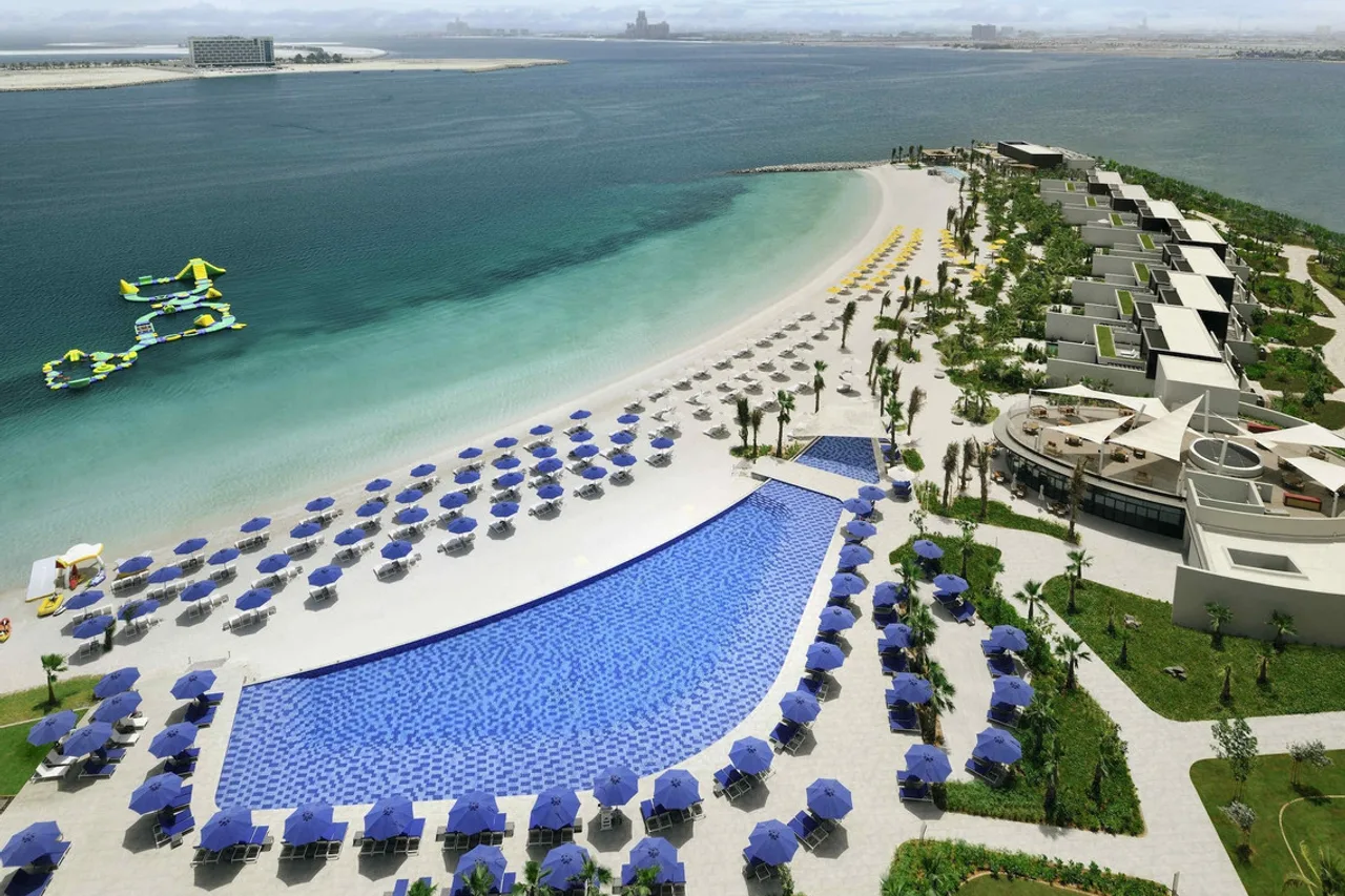6 โรงแรมน่าพักใน Ras Al Khaimah สหรัฐอาหรับเอมิเรตส์ — รีสอร์ตริมหาดถึงเมืองซิปไลน์