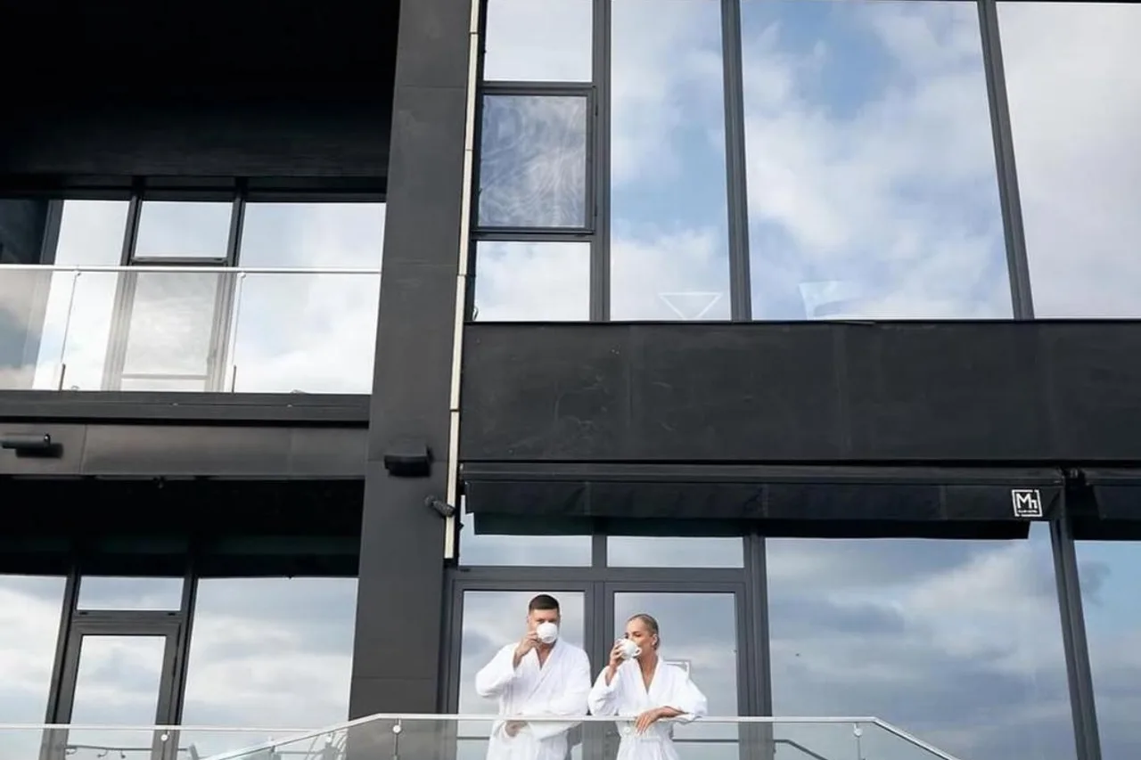 M1 Club Hotel — ภาพห้องพักและบรรยากาศ