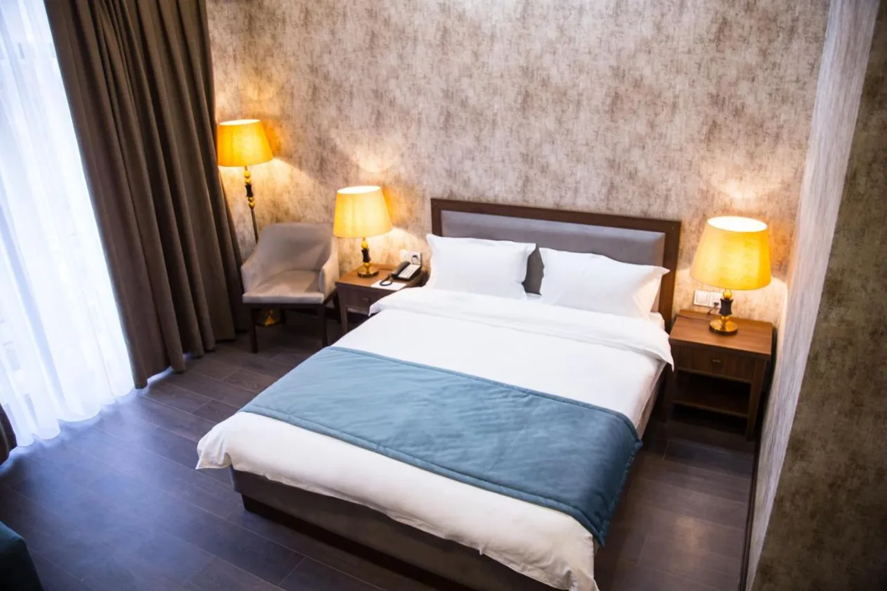 Macara Sheki City Hotel — ภาพห้องพักและบรรยากาศ
