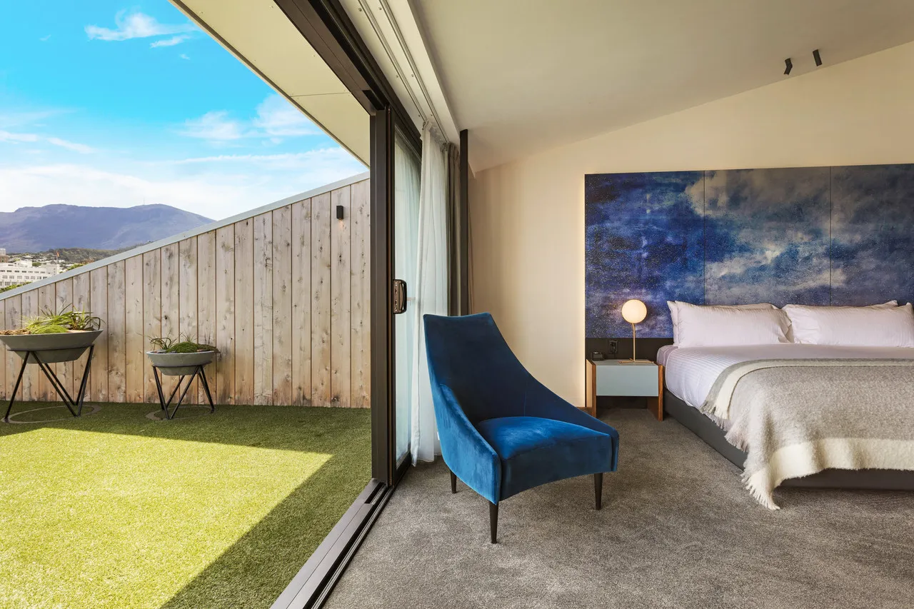 MACq 01 Hotel — rooms and atmosphere