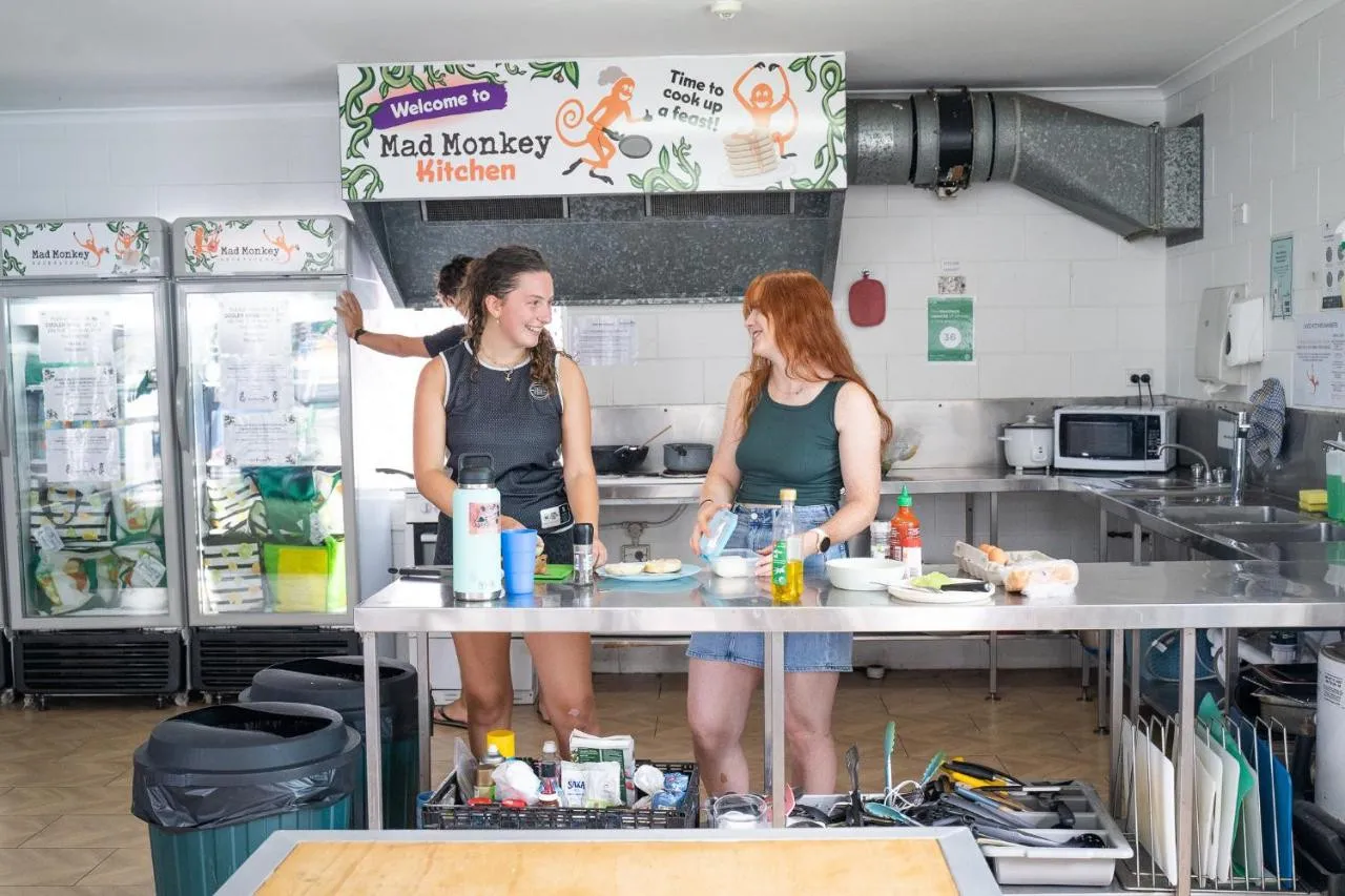 Mad Monkey Backpackers Waterfront — rooms and atmosphere
