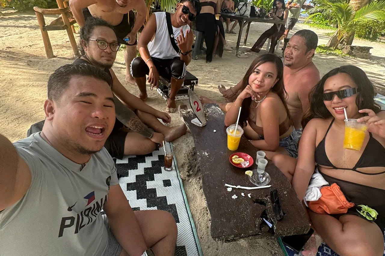 Mad Monkey Hostel Siargao — ภาพห้องพักและบรรยากาศ