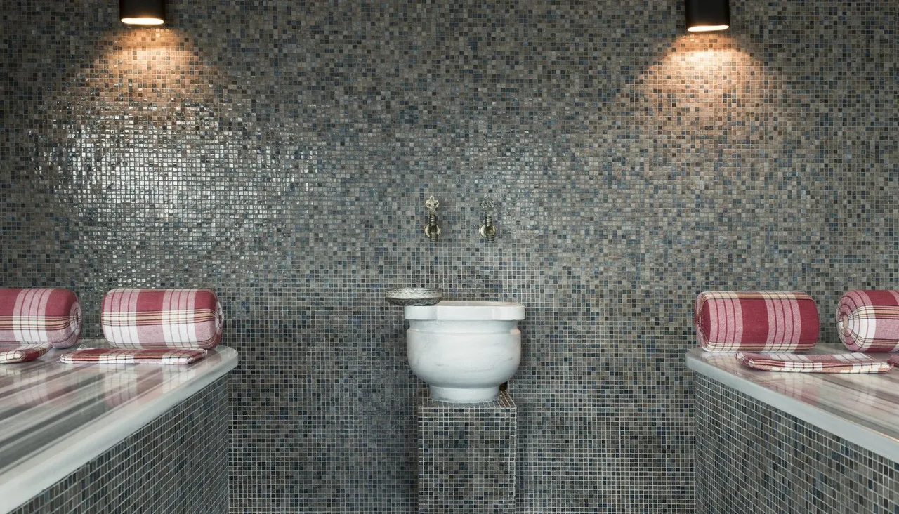 Mainport Design Hotel — rooms and atmosphere